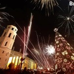 Фейерверк на ночной площади
