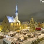 Фото с беспилотника на центральную площадь зимней ночью