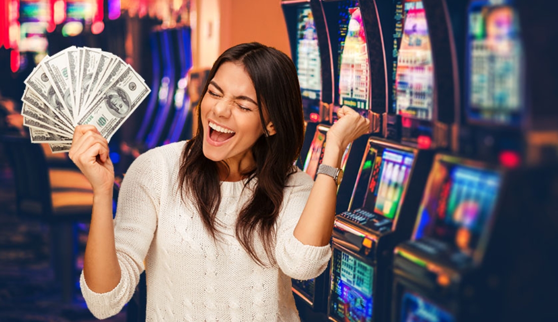 Кто чаще выигрывает. Казино на деньги. Выигрыш в казино. Выиграл в казино. Игровые автоматы девушки.